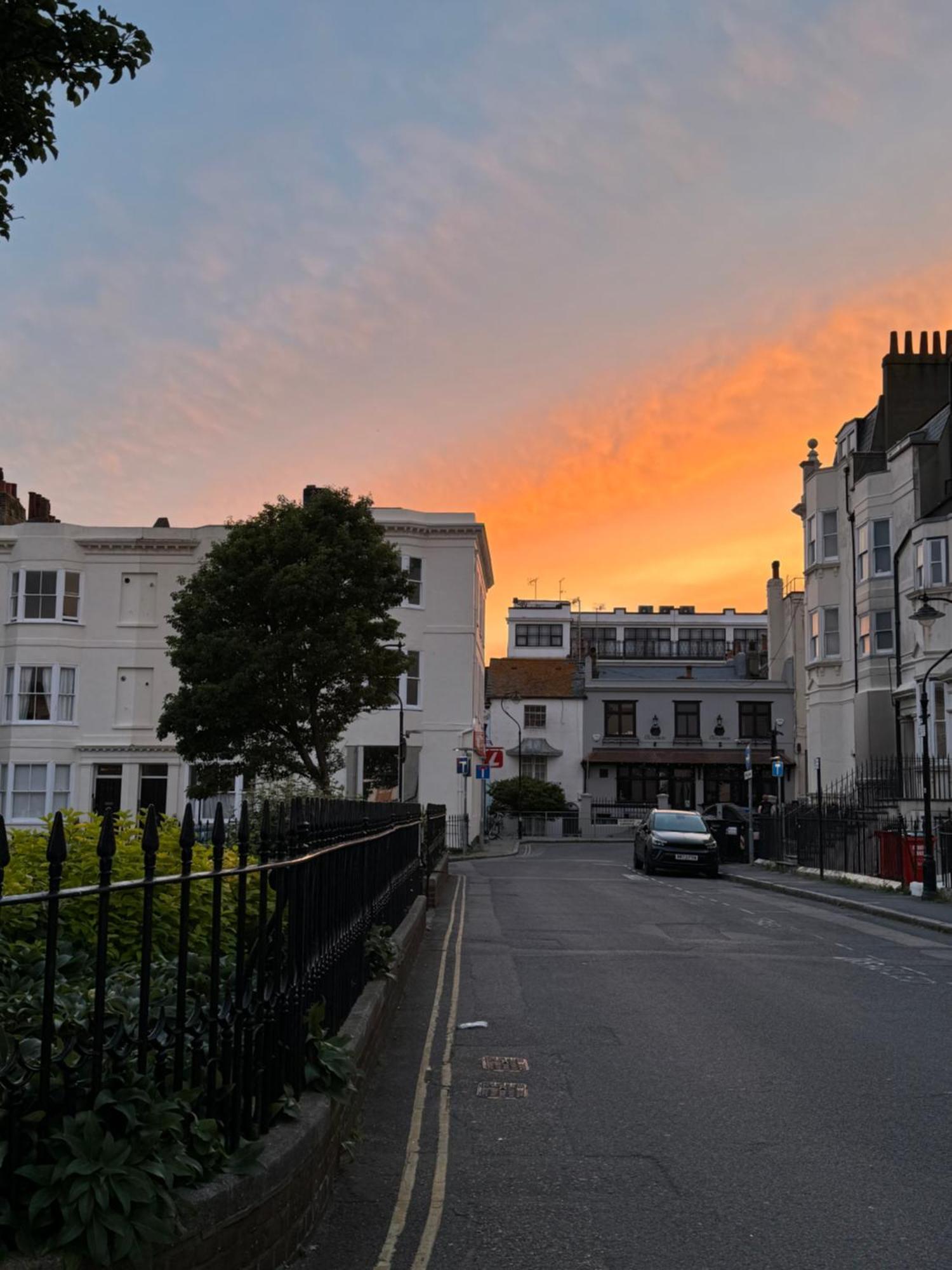 2 Bedroom Flat - With King Sized Beds, Netflix And Sky - Perfect For Contractors, Vacation Guests Or Those Relocating Hove Exterior foto