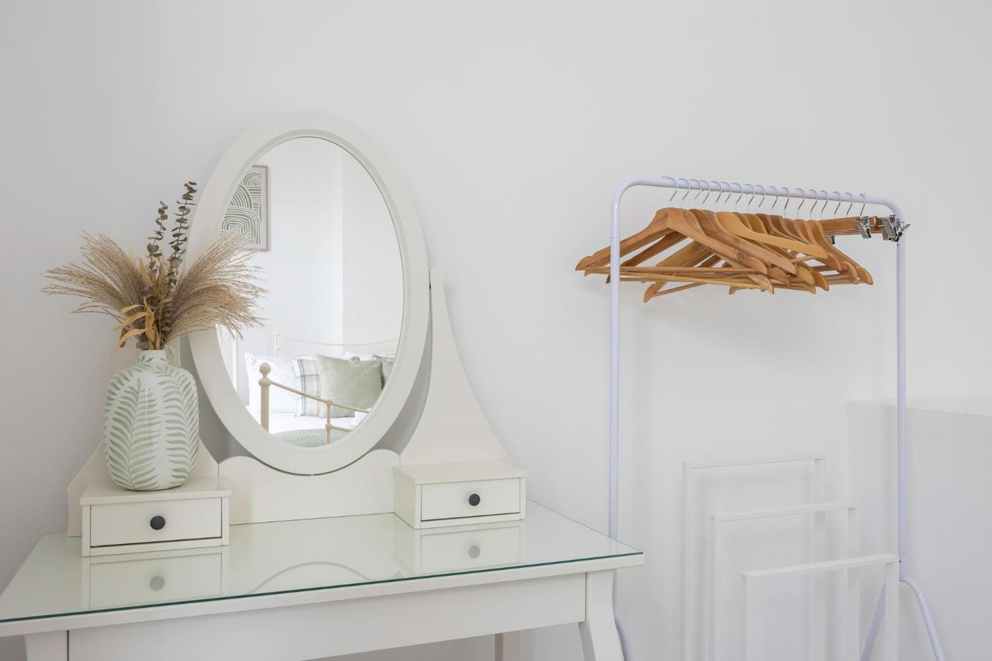2 Bedroom Flat - With King Sized Beds, Netflix And Sky - Perfect For Contractors, Vacation Guests Or Those Relocating Hove Exterior foto