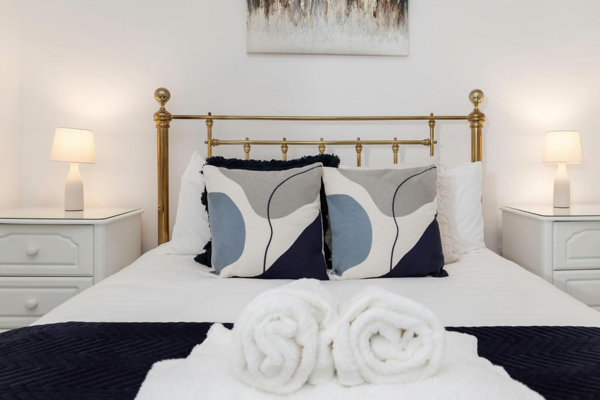 2 Bedroom Flat - With King Sized Beds, Netflix And Sky - Perfect For Contractors, Vacation Guests Or Those Relocating Hove Exterior foto