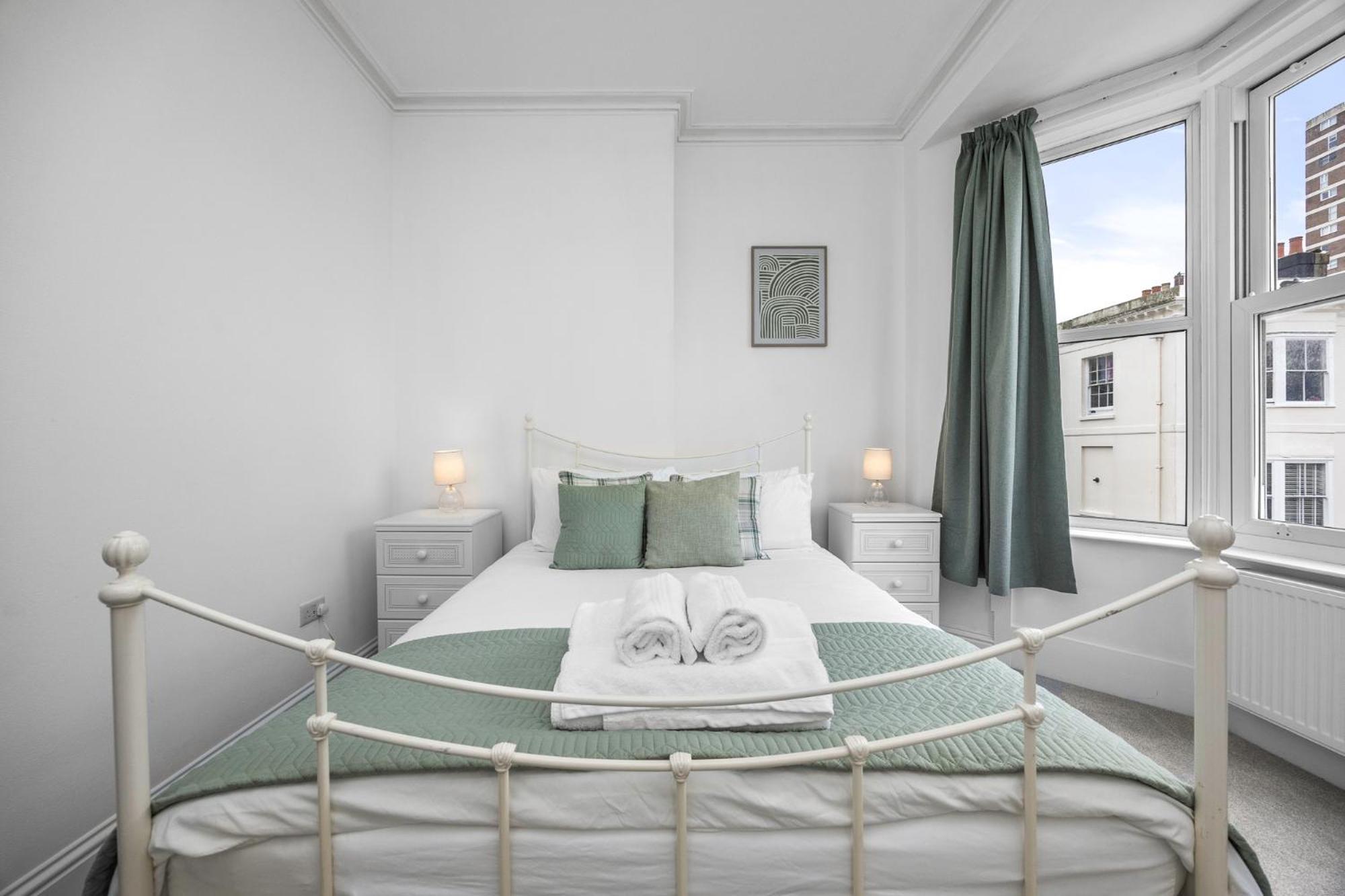 2 Bedroom Flat - With King Sized Beds, Netflix And Sky - Perfect For Contractors, Vacation Guests Or Those Relocating Hove Exterior foto